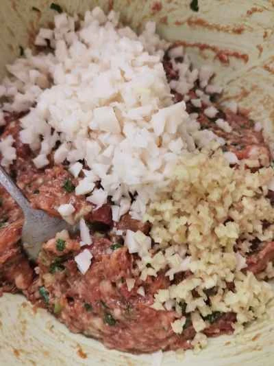 揚げミートボールの作り方：1