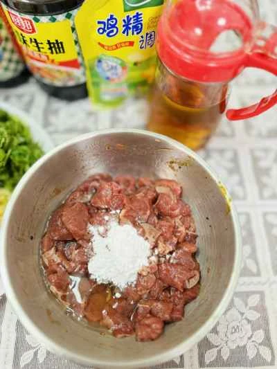 香米虎の家庭風牛肉とピーマン炒めのレシピ：6つのステップ