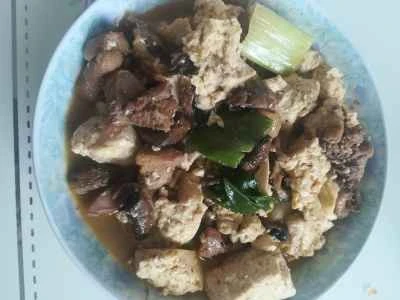 きのこと豆腐の鶏もも肉煮込みのレシピ