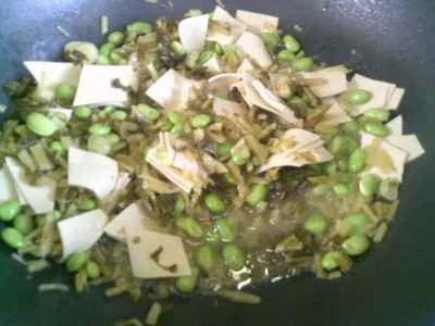 漬物、枝豆、豆腐皮の炒め物の作り方：9