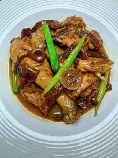 鹿角茸を使った鶏肉の煮込みの作り方：17