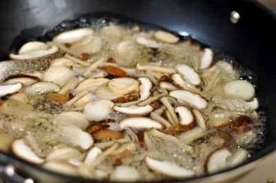 「きのこ家族の再会」料理を作る手順：2