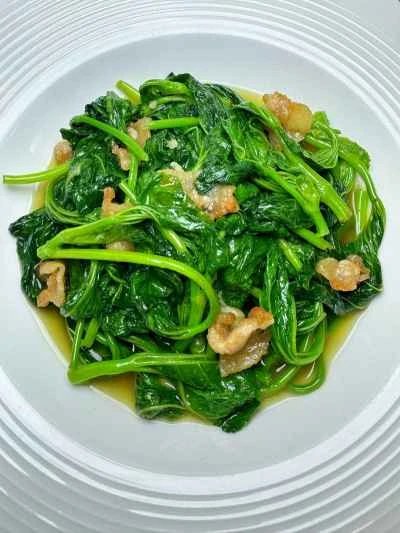 豚の皮と冬野菜の炒め物のレシピ