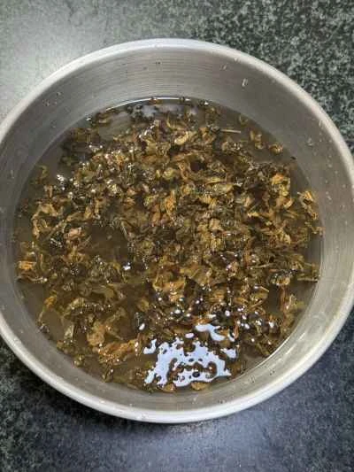 鶏足の煮込みとカラシナの塩漬けの作り方：1