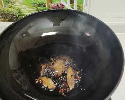 赤褐色の豚皮煮込みの作り方：4