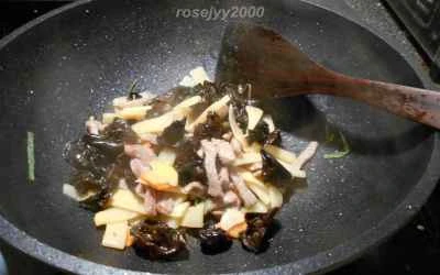 豚肉とキクラゲとネギの炒め物の作り方：7