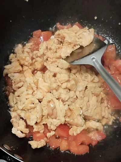 トマト入りスクランブルエッグの作り方：14