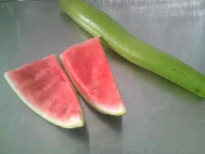 スイカの皮と夜咲き花の炒め物の作り方：1