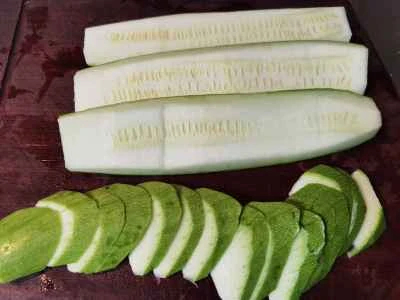 ズッキーニ、トマト、卵の炒め物の作り方：2