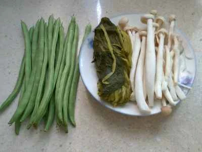 海鮮きのこ、漬物、インゲンの炒め物の作り方：1