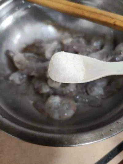 エビ炒めの作り方：2