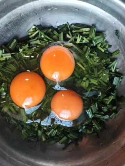 チャイブ入りスクランブルエッグの作り方：3