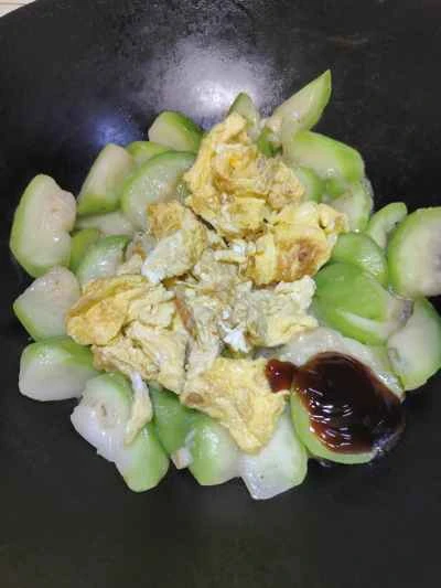 卵とヘチマの炒め物の作り方：11