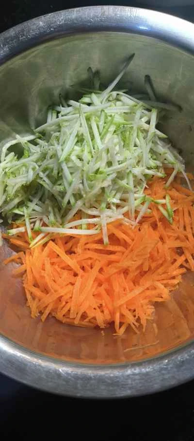 野菜とエビの濃厚オムレツの作り方：1