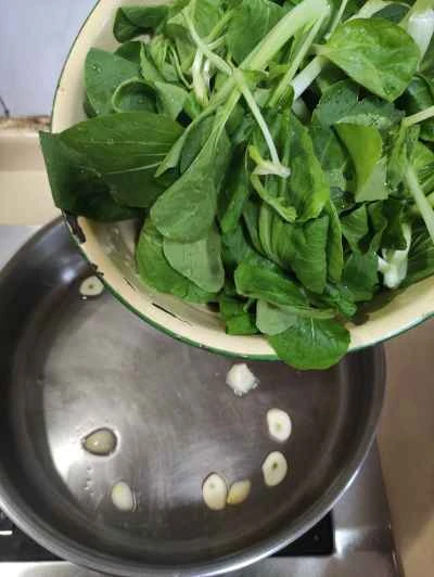 ニンニク風味のチンゲン菜の作り方：5