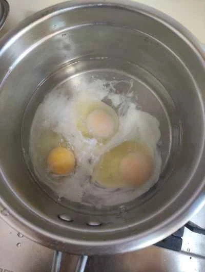 黒オートミールとヤギミルクのポーチドエッグの作り方：4