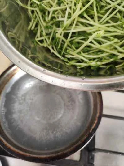 豆苗のスープ煮の作り方：5