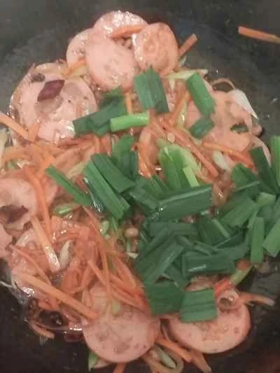 牛肉ソーセージとニンジンの炒め物の作り方：10