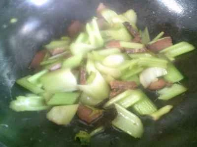 セロリと豚肉の煮込み炒めの作り方：12