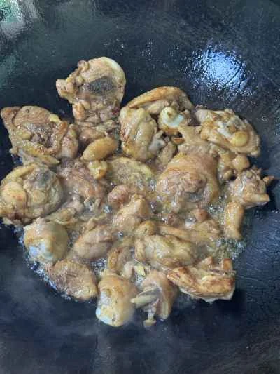 タロイモ入り鶏肉の煮込みの作り方：8