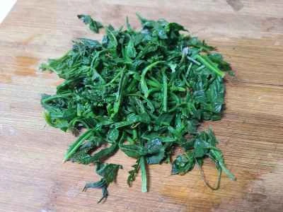 乾燥豆腐シート入りナズナ炒めの作り方：3