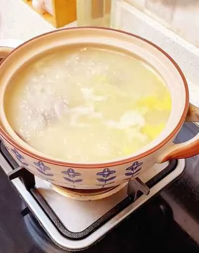 豚の胃袋とチキンのスープを作る手順：9