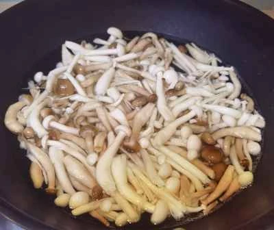 ナマコとキノコの炒め物の作り方：3