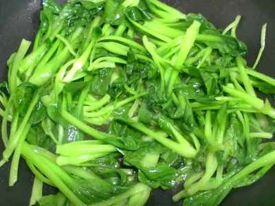 椎茸、麩、白菜の炒め物の作り方：5