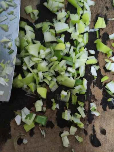 ネギ入りスクランブルエッグの作り方：3