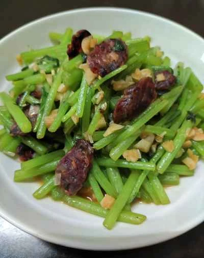 中華ソーセージと菊菜の炒め物の作り方:8
