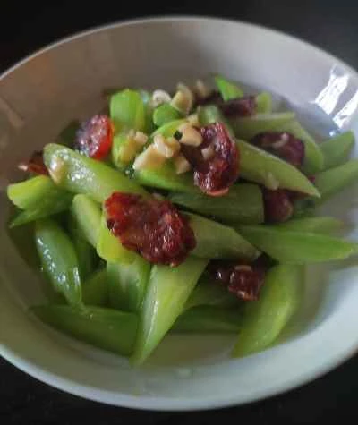 麦わら入りソーセージ炒めの作り方：8