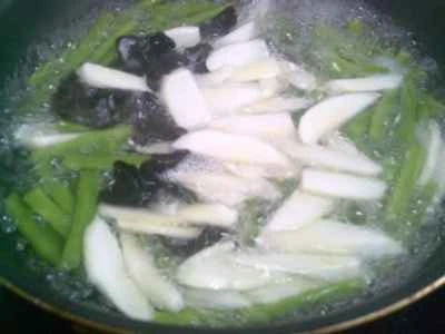 黒キクラゲ、水タケノコ、インゲンの炒め物の作り方：7