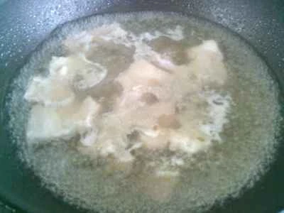 豚肉と昆布の結び目揚げ生地の三角形を作る手順：6