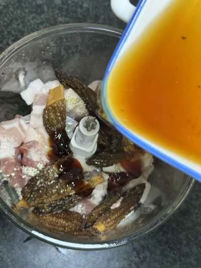 アミガサタケ入り蒸しミートローフ：7ステップ