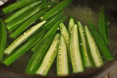 湯通ししたオクラの作り方：2