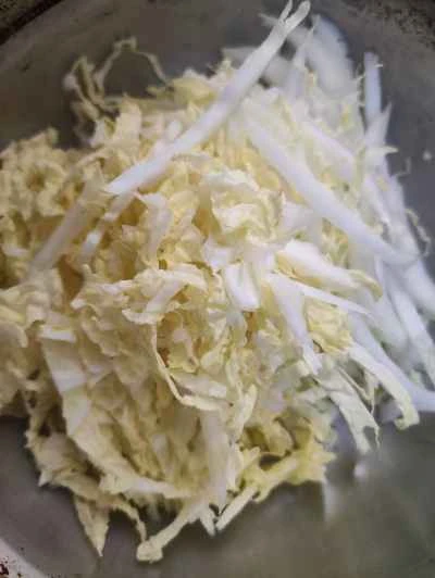 千切り豆腐皮とベビーチンゲン菜の炒め物の作り方：2