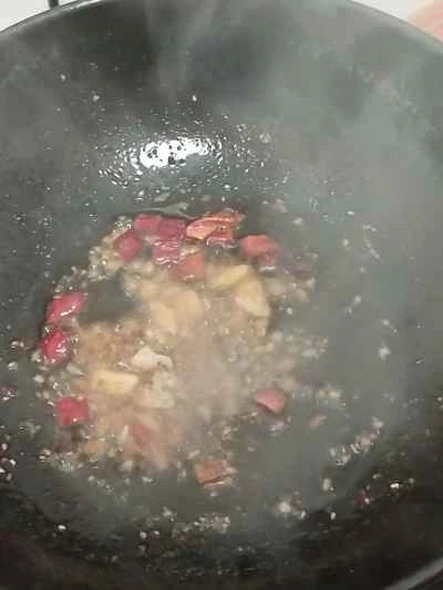 牛肉ソーセージとニンジンの炒め物の作り方：4