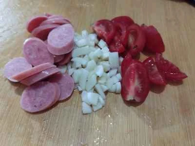 キャベツとニンジンとソーセージの炒め物の作り方：2