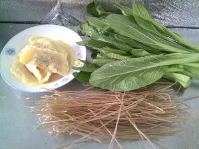 卵団子、チンゲン菜、サツマイモ麺の作り方：1