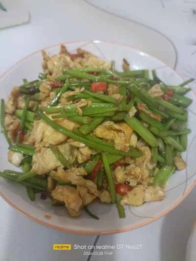 野生セロリと卵の炒め物のレシピ