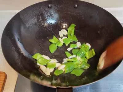 きのことピーマンの炒め物の作り方：2