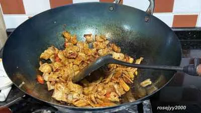 唐辛子とニンニクの葉で煮込んだ豚バラ肉の作り方：6