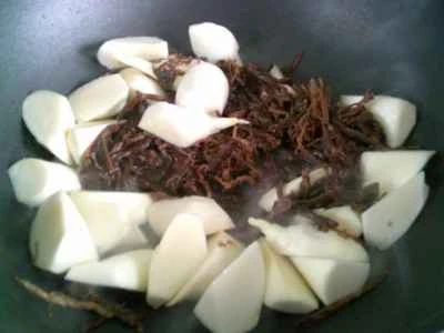 塩漬けカラシナ入り水煮タケノコの作り方：6