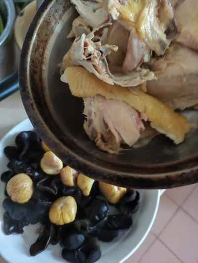 黒キノコと栗の蒸し塩鶏の作り方：6