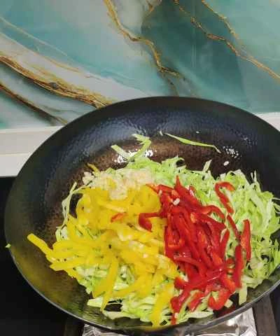 ピーマンとキャベツの炒め物の作り方：4