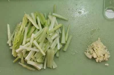 豚肉とカラシナの炒め物の作り方：1