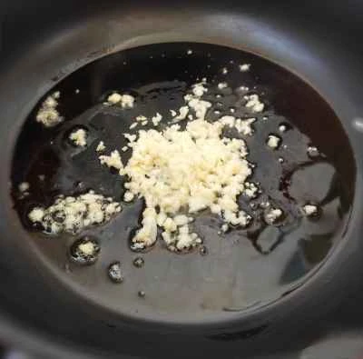 ニンニク風味のフナの卵の作り方：4