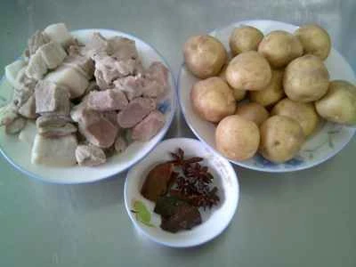 ベビーポテト入り豚肉の煮込みの作り方：1