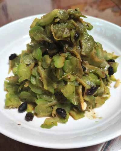 ゴーヤと黒豆、ニンニクの炒め物のレシピ