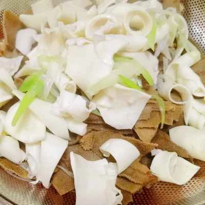 ピクルスにしたピーマンの胃袋と牛の胃袋を作る手順：2